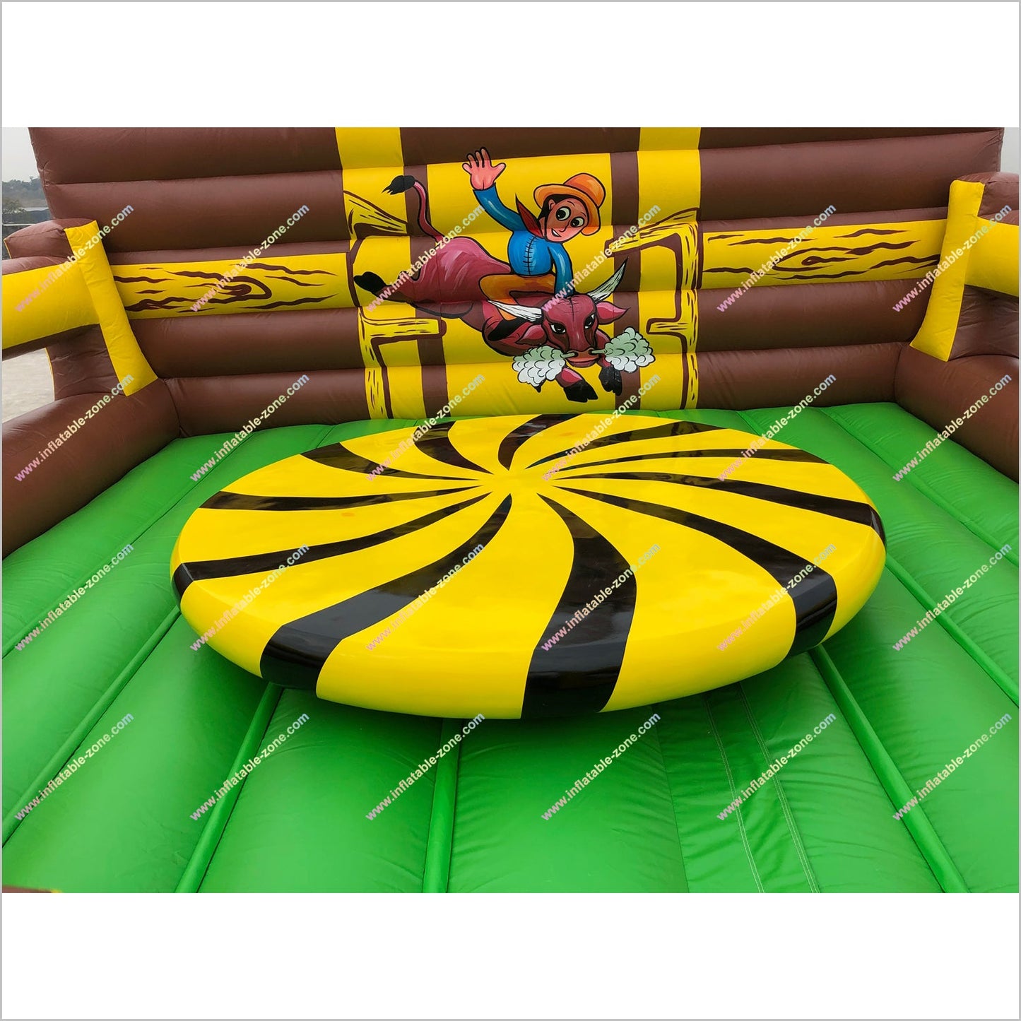 Amazing Jumps Inflatable Mechanical Rotating Plate Spin Ride Meltdown Inflatable Game Amusement Park Nearby