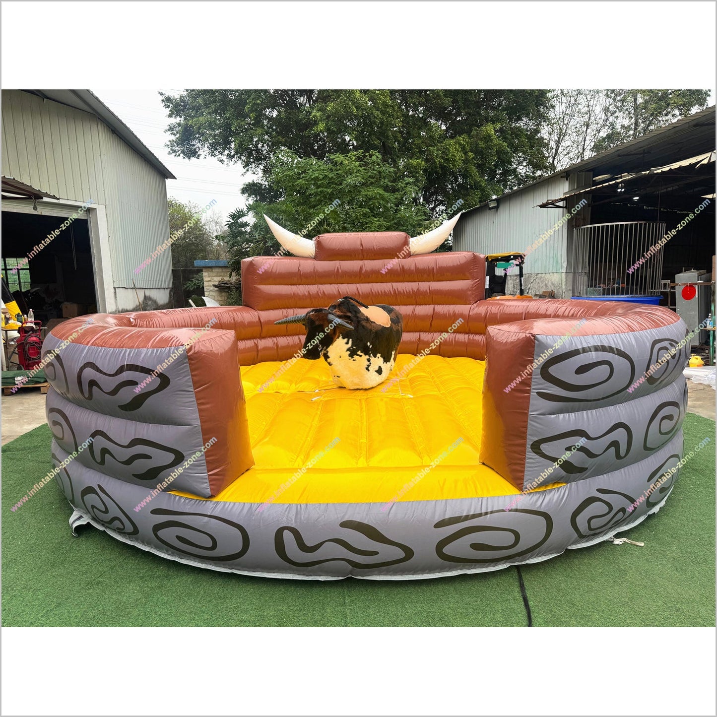 Amusement Park Ride Mechanical Bull Machine Wipeout Inflatable Rental Near Me Rodeo Bull For Sale