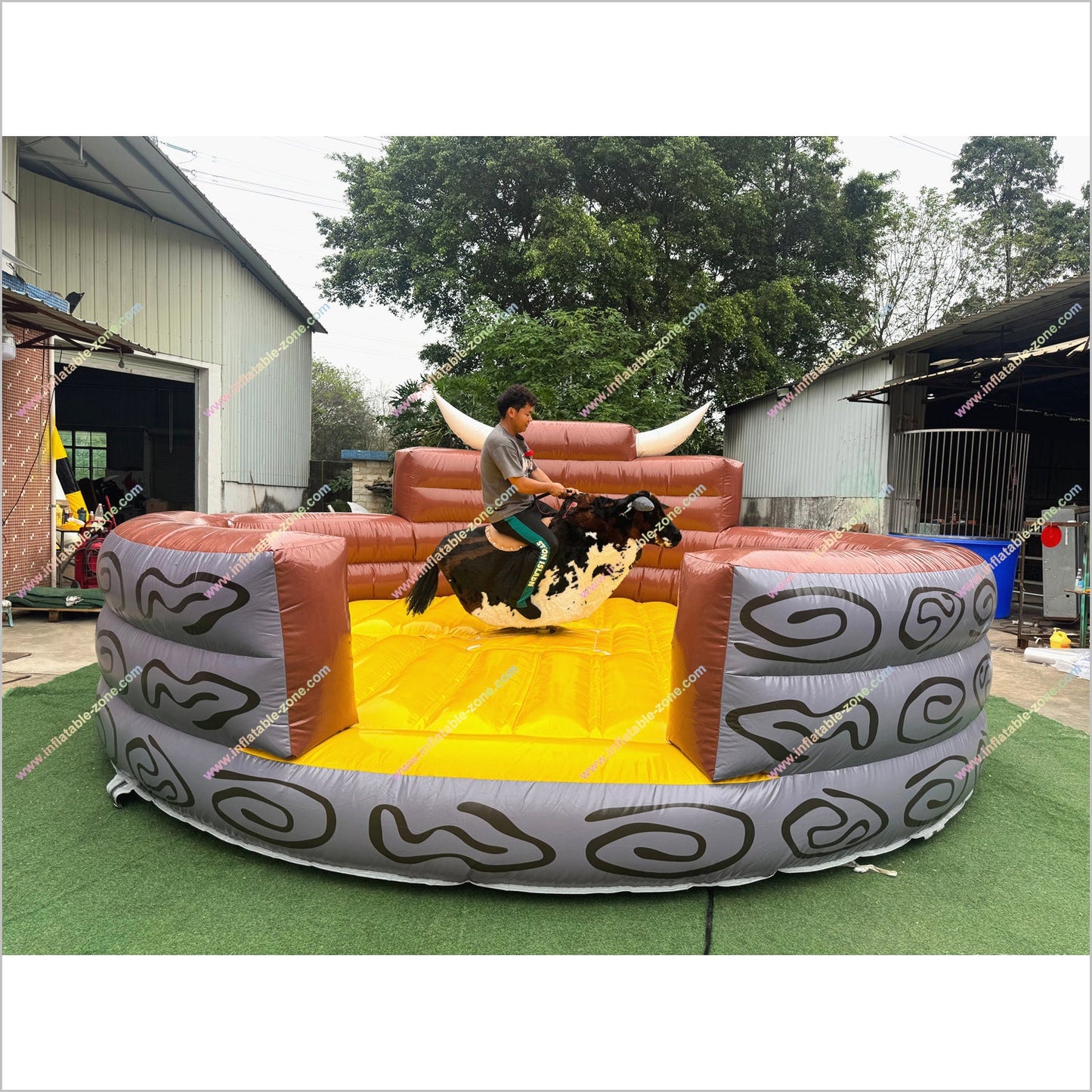 Amusement Park Ride Mechanical Bull Machine Wipeout Inflatable Rental Near Me Rodeo Bull For Sale