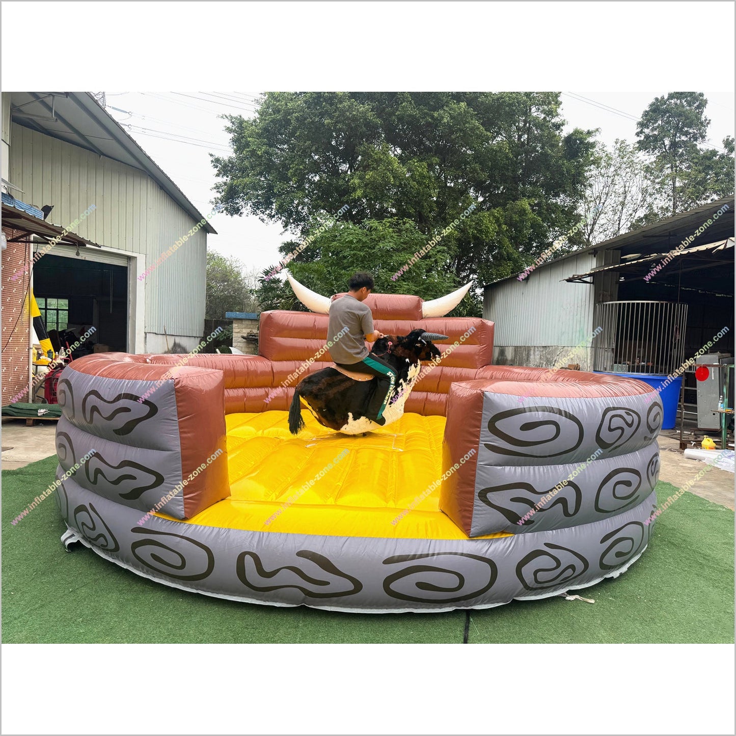 Amusement Park Ride Mechanical Bull Machine Wipeout Inflatable Rental Near Me Rodeo Bull For Sale