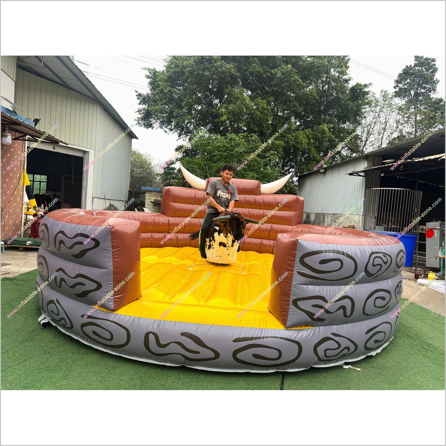 Amusement Park Ride Mechanical Bull Machine Wipeout Inflatable Rental Near Me Rodeo Bull For Sale