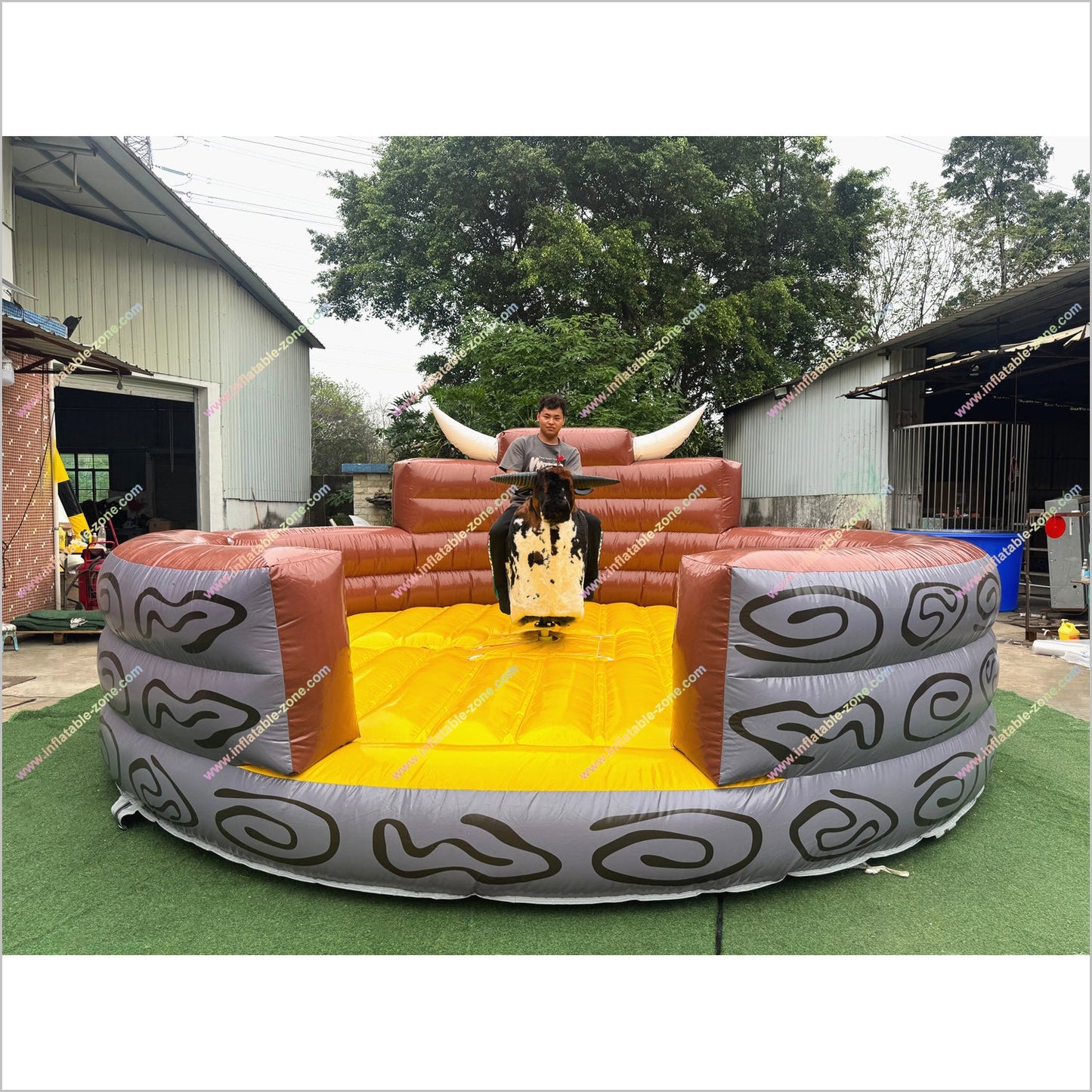 Amusement Park Ride Mechanical Bull Machine Wipeout Inflatable Rental Near Me Rodeo Bull For Sale