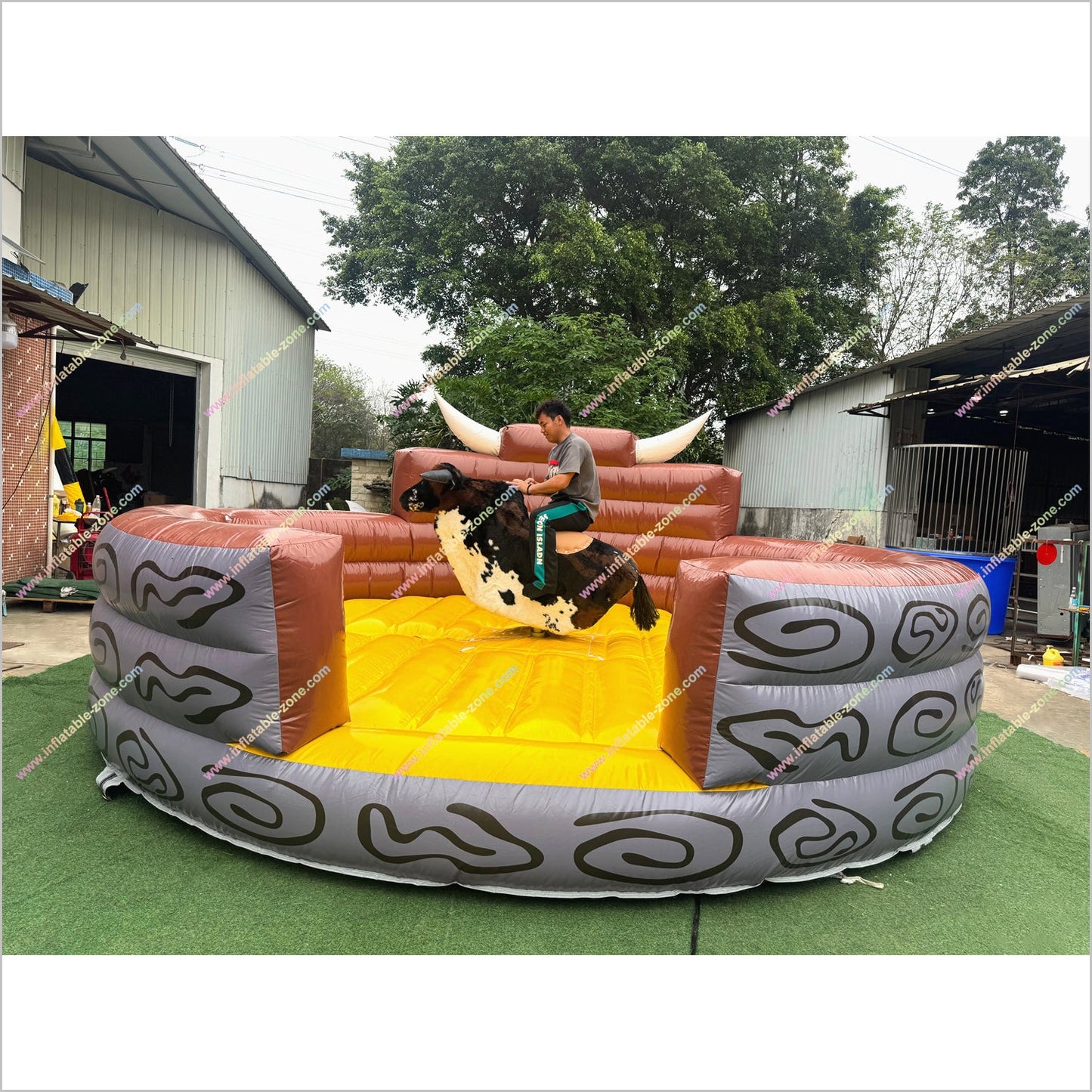 Amusement Park Ride Mechanical Bull Machine Wipeout Inflatable Rental Near Me Rodeo Bull For Sale